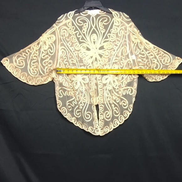 Pretty angel Elegant Beige Embroidered Women Top OS pre owned good condition - Picture 5 of 6